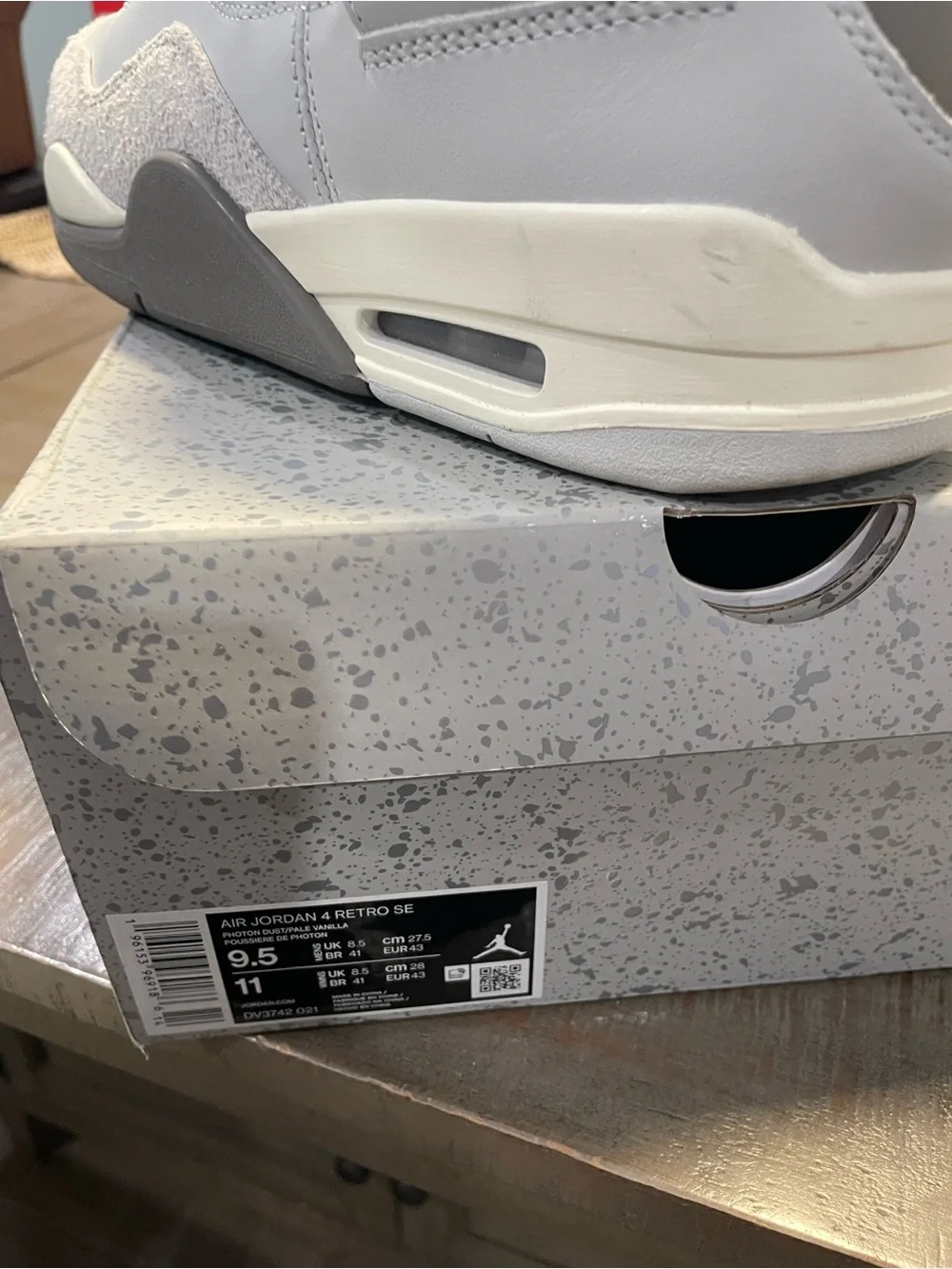 Nike Air Jordan 4 Retro Sneakers - Light Grey & Cream